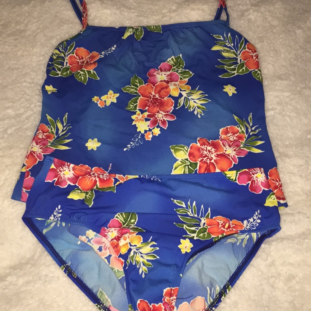 Hawaiian tankini with floral pattern
